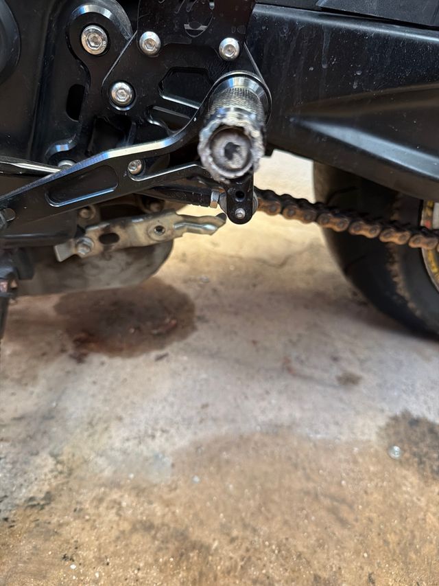 Estriberas Racing Suzuki GSX-S 750 (2017)