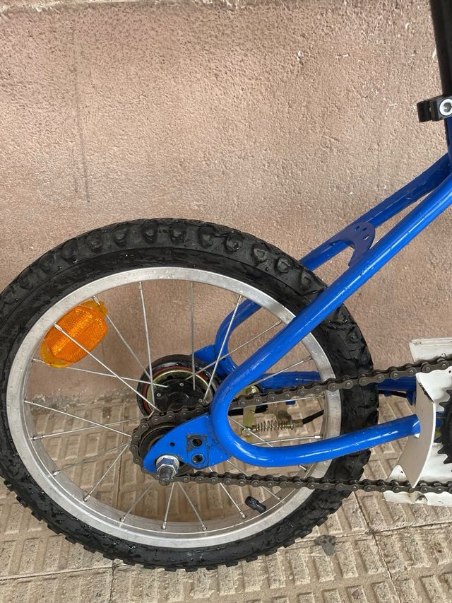 Bicicleta infantil azul BTWIN