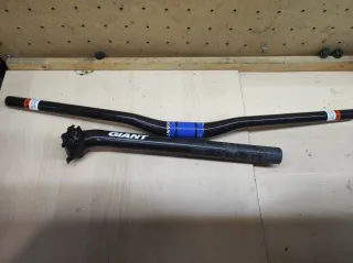 Combo Manillar y Tija Giant SLR Carbono