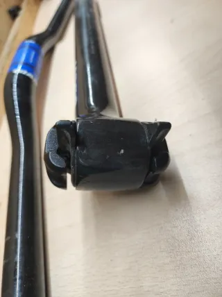 Combo Manillar y Tija Giant SLR Carbono