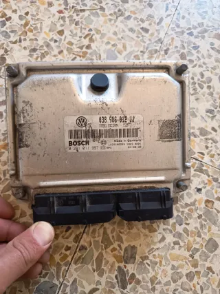 Centralita Seat León 1.9 TDI Bosch 038 906 012 JJ