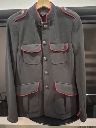 Americana negra tipo inglés casi nueva