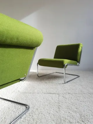 Butaca baja Cantilever. Space Age 70s.