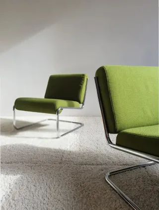 Butaca baja Cantilever. Space Age 70s.