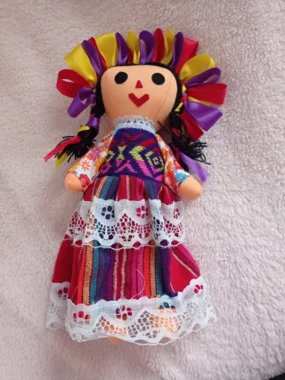 Bambola artigianale colorata