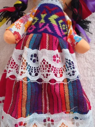 Bambola artigianale colorata