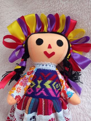 Bambola artigianale colorata