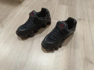 Zapatillas Nike Shox 12 muelles negras