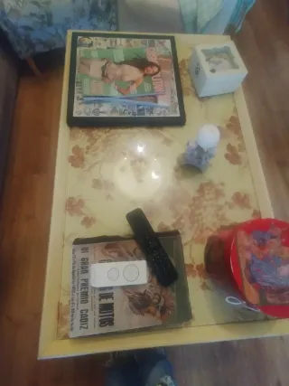 Mesa de centro de madera y cristal