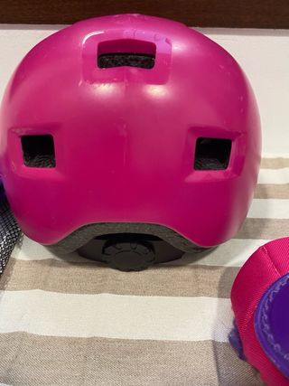 Casco y protecciones Oxelo niñ@ rosa/morado