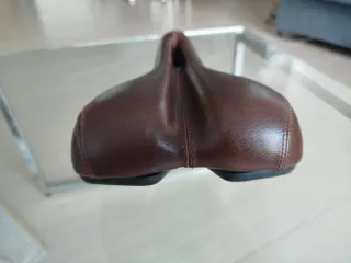 Sillín de bicicleta marrón