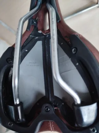 Sillín de bicicleta marrón