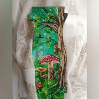 Dipinto su legno: bosco incantato con funghi