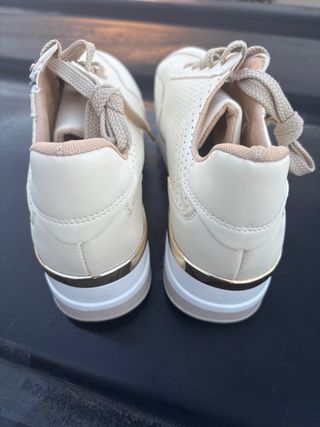 Zapatillas Beige y Doradas