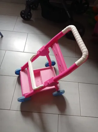 Passeggino giocattolo rosa per bambole e oggetti