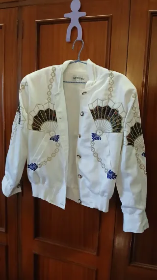 Cazadora bomber, Blanca con Bordados