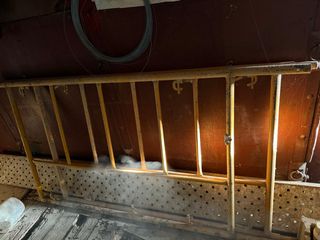 Andamio metálico amarillo