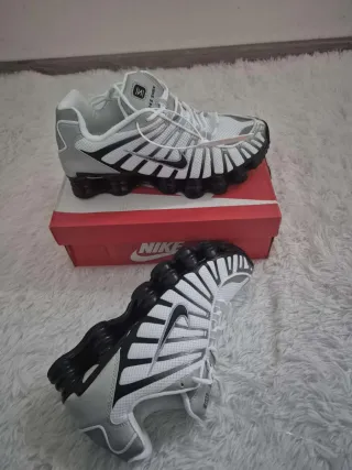 Nike Shox R4 Zapatillas Plata y Negro