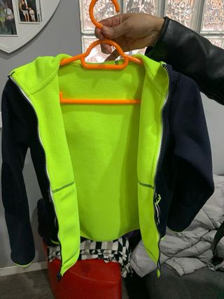 Sudadera infantil azul y verde