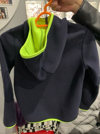 Sudadera infantil azul y verde