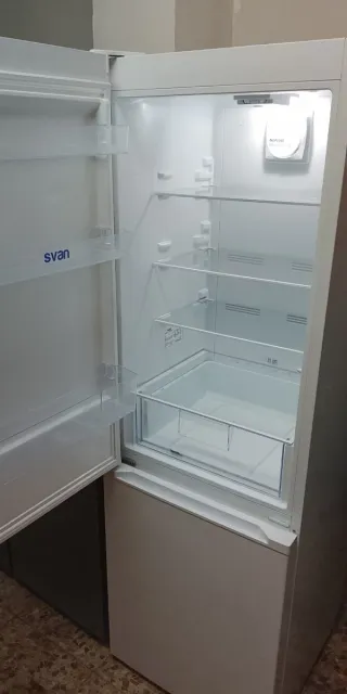 Nevera combi blanca Svan