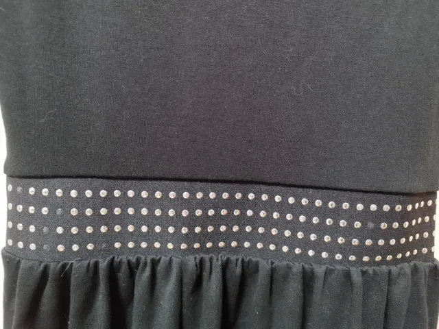 Vestido negro con tachuelas talla S