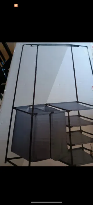 Appendiabiti con Cesta Portabiancheria e Ripiani