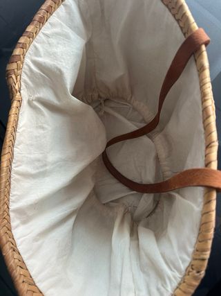 Cesta mimbre con estrella dorada