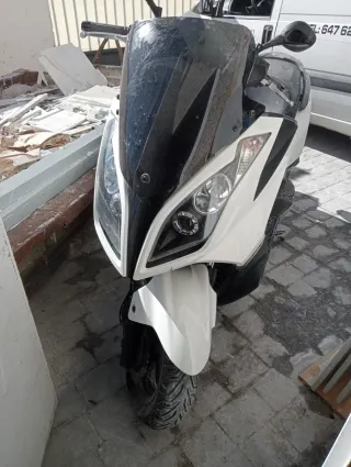 Moto Kymco 125 , recién hecha la revisión  ITV