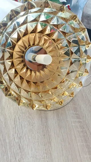 Lámpara de cristal Bohemia dorada, tengo dos .