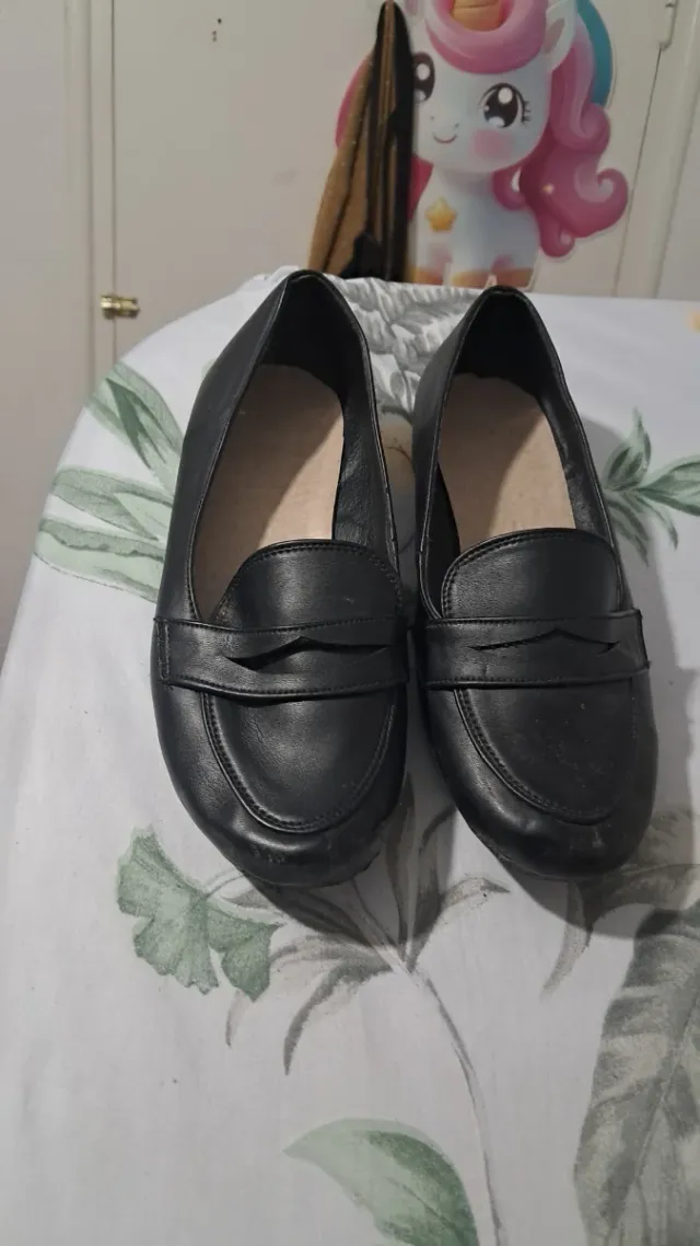 Zapatos negros planos