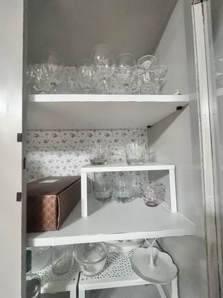 Vitrina de madera y cristal