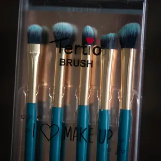 Precio por unidad.Set 5 Pinceles Maquillaje Tertio