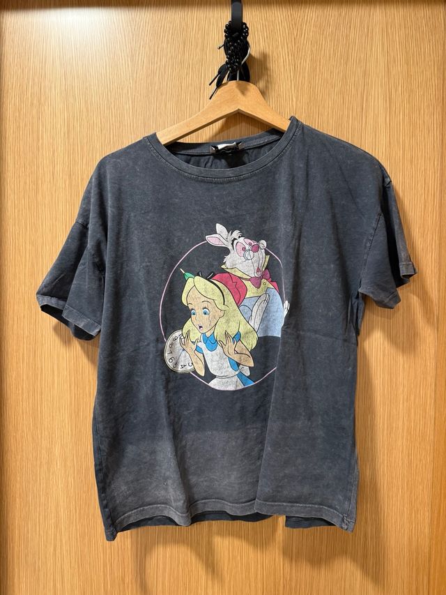 Camiseta Disney Alicia y Conejo Blanco Desgastada