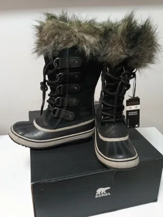 Botas de nieve Sorel negras y grises