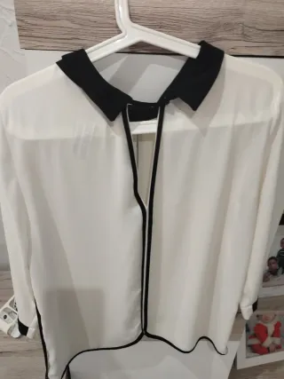 Blusa de mujer con ribete negro