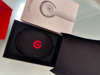 Auriculares Beats Solo 2 Rojos y Blancos
