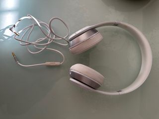 Auriculares Beats Solo 2 Rojos y Blancos