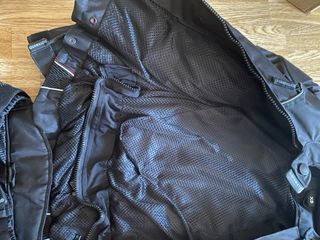 Mono de moto para chica negro y rosa