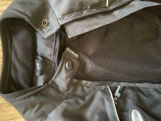 Mono de moto para chica negro y rosa