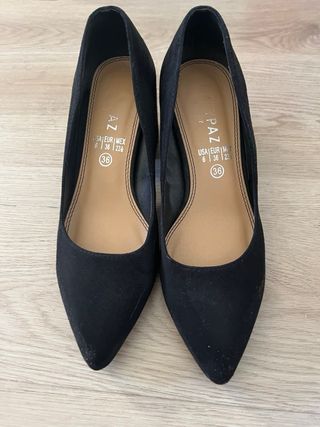 Zapatos de tacón de ante negro