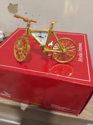 Mini reloj decorativo bicicleta dorada
