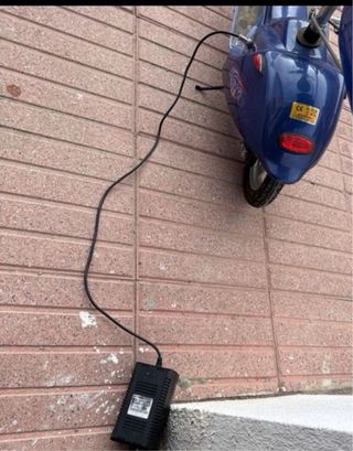 Patinete Eléctrico Azul con Maletero