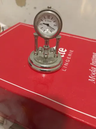 Mini reloj decorativo plateado
