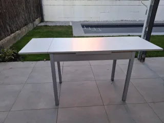 Mesa de cocina con 2 sillas