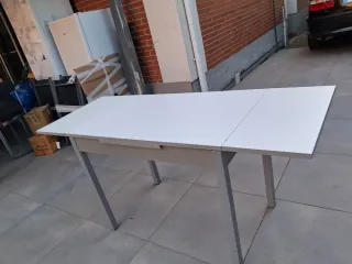 Mesa de cocina con 2 sillas