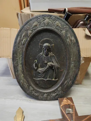 Lote de crucifijos y figuras religiosas