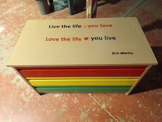 Cajonera Rastafari Madera Restaurada