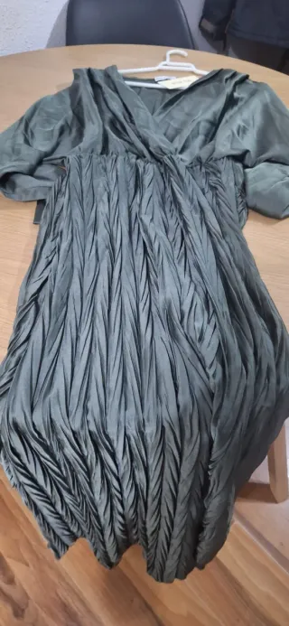 Vestido verde plisado