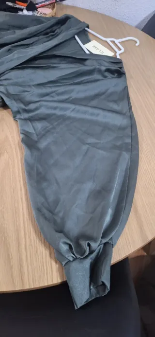 Vestido verde plisado